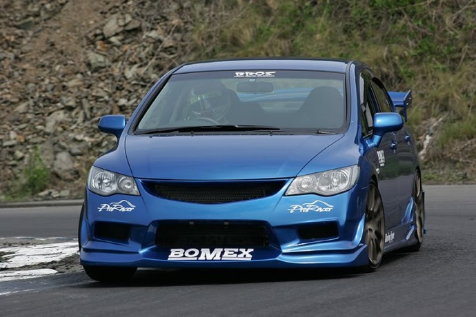Аэродинамический обвес "Bomex" Honda Civic 4D купить недорого с доставкой в Бердск